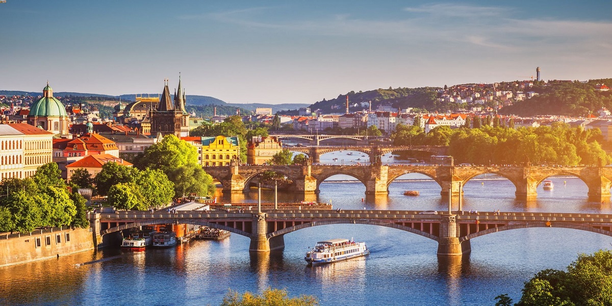 https://toduk.blob.core.windows.net/hotelimage/package/slider/prague image-1.jpg